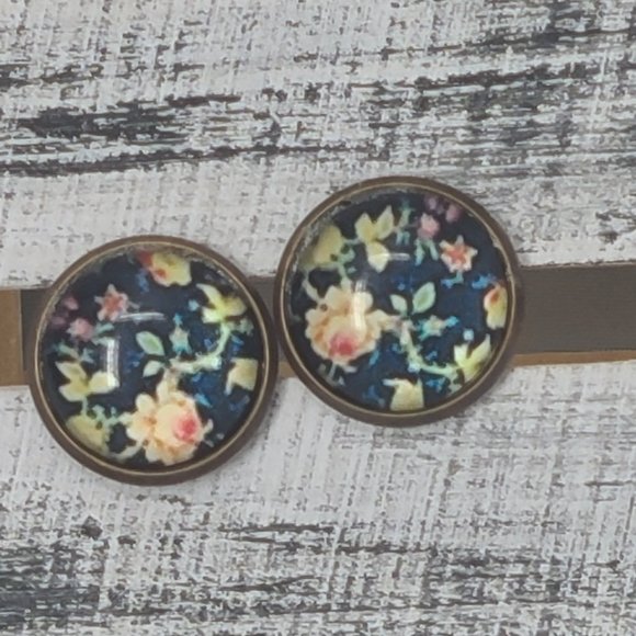 Earrings - Picture 2 of 16